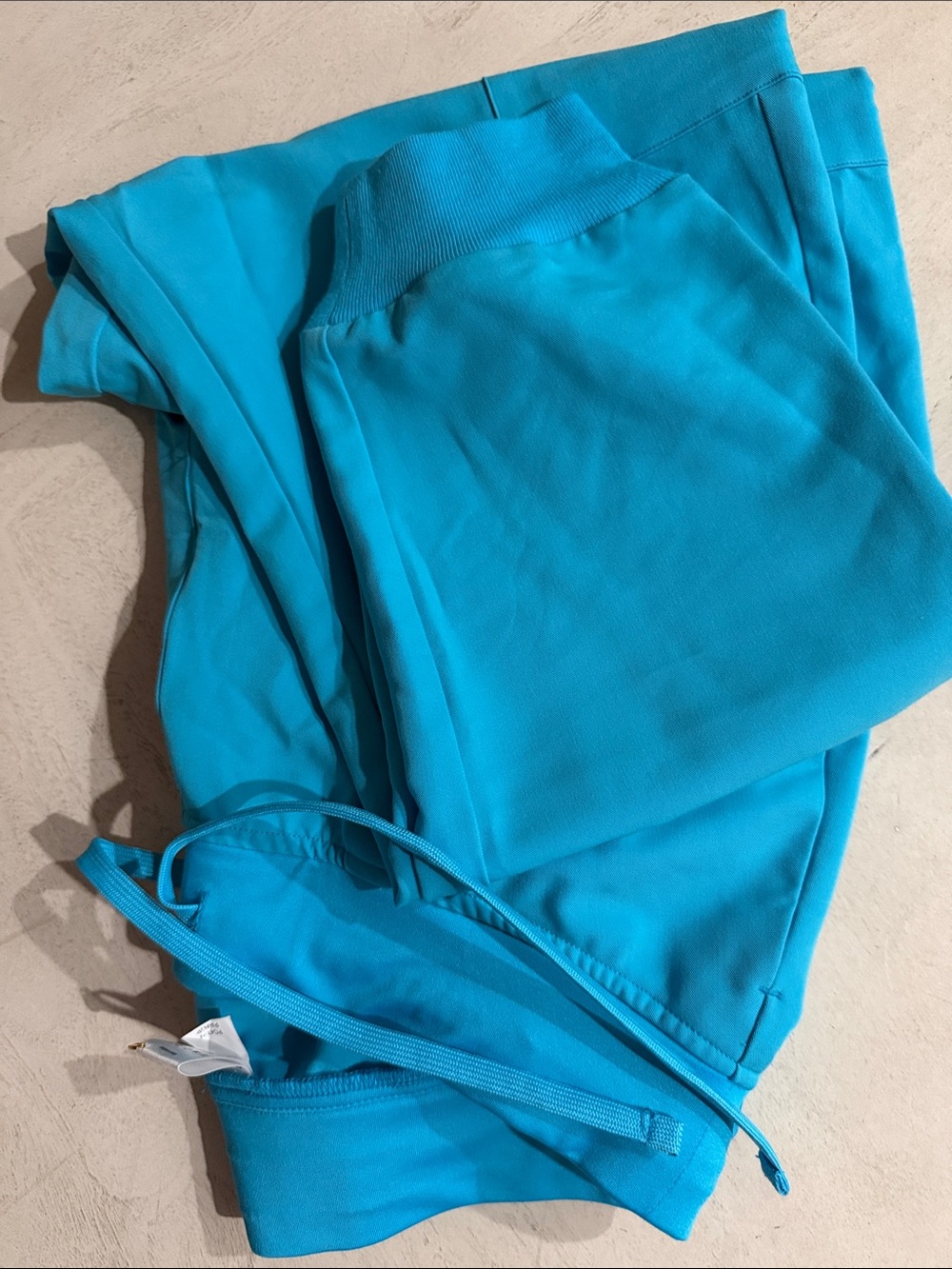 Mandala Pacific Blue V-Neck Medical Scrub Top and medium petite jogger pants - Picture 3 of 6